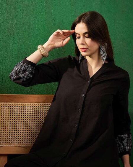 Women's Rayon Embroidery Straight Kurti With Pant Set