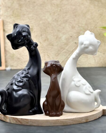 Cat Family Showpiece